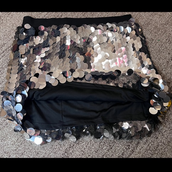 Formal-Skirt-Mini with Silver Payettes sequins sparkle, Las Vegas style, L/XL - Picture 9 of 14